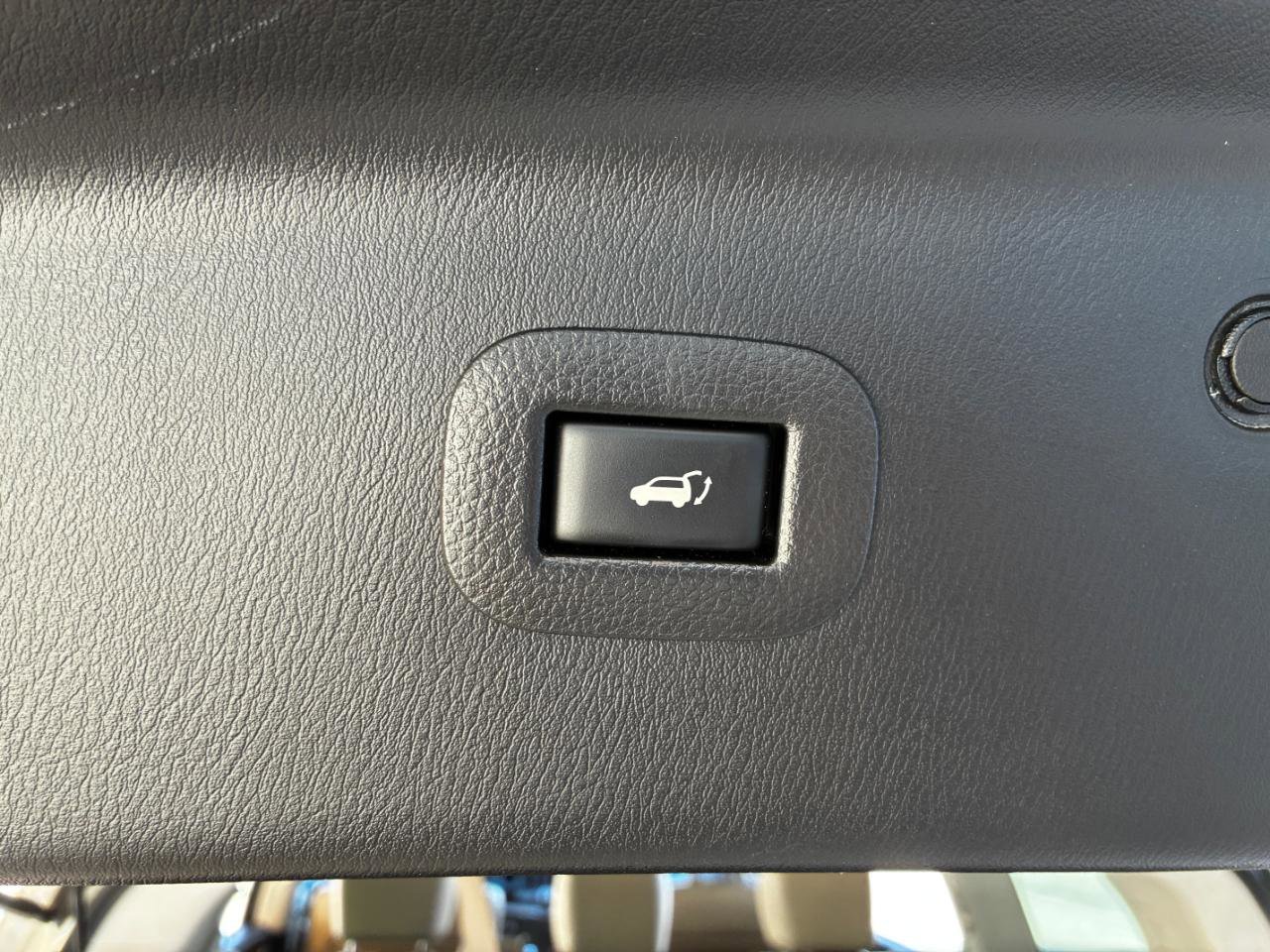 Used 2018 Nissan Armada SL w/ Premium Package image 39