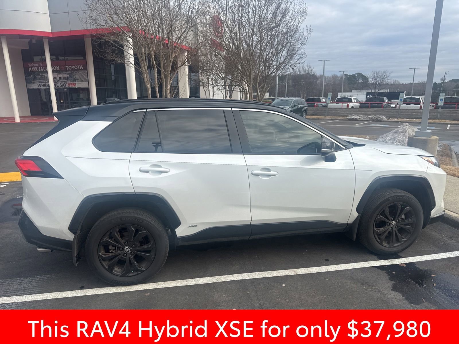 Used 2024 Toyota RAV4 XSE w/ Weather Package image 8