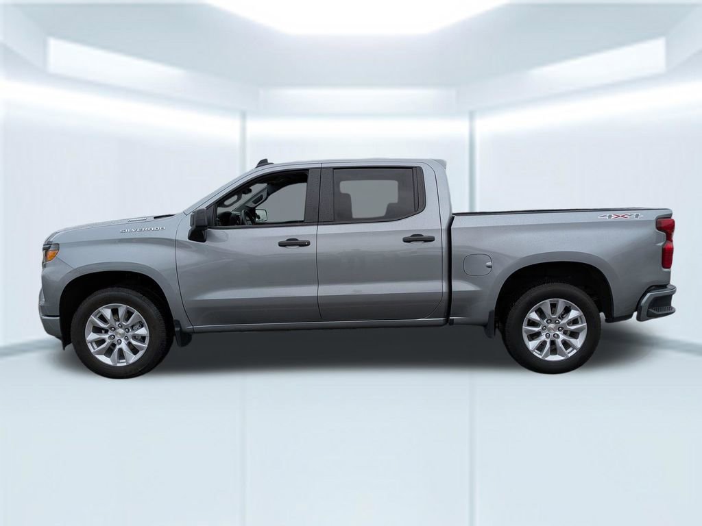 Used 2025 Chevrolet Silverado 1500 Custom image 2