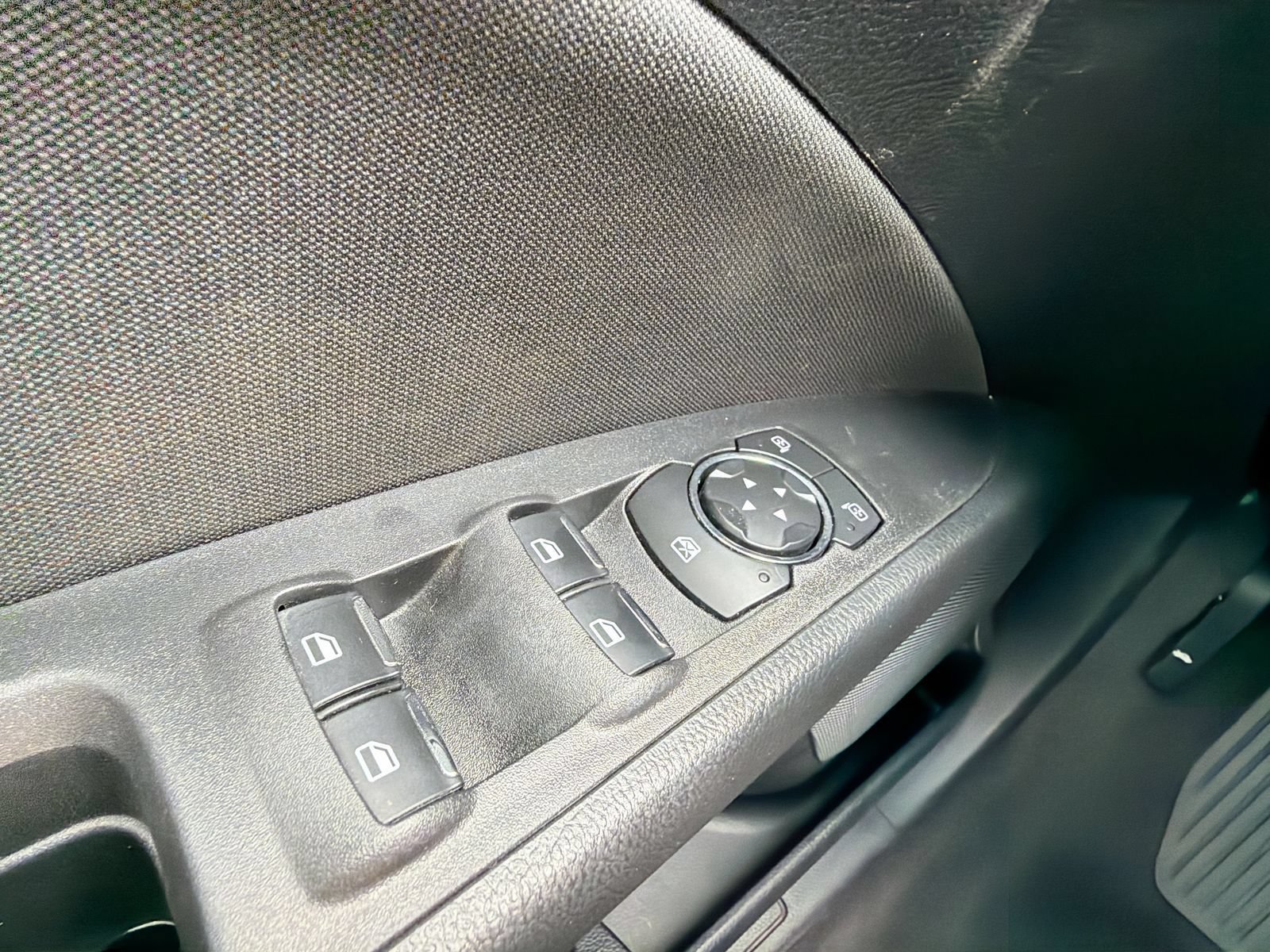 Used 2020 Ford Fusion SE FWD image 18