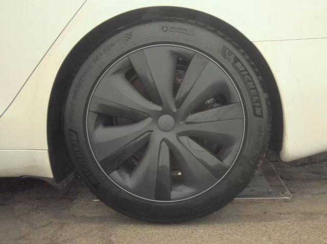 Used 2023 Tesla Model S Standard Range image 7