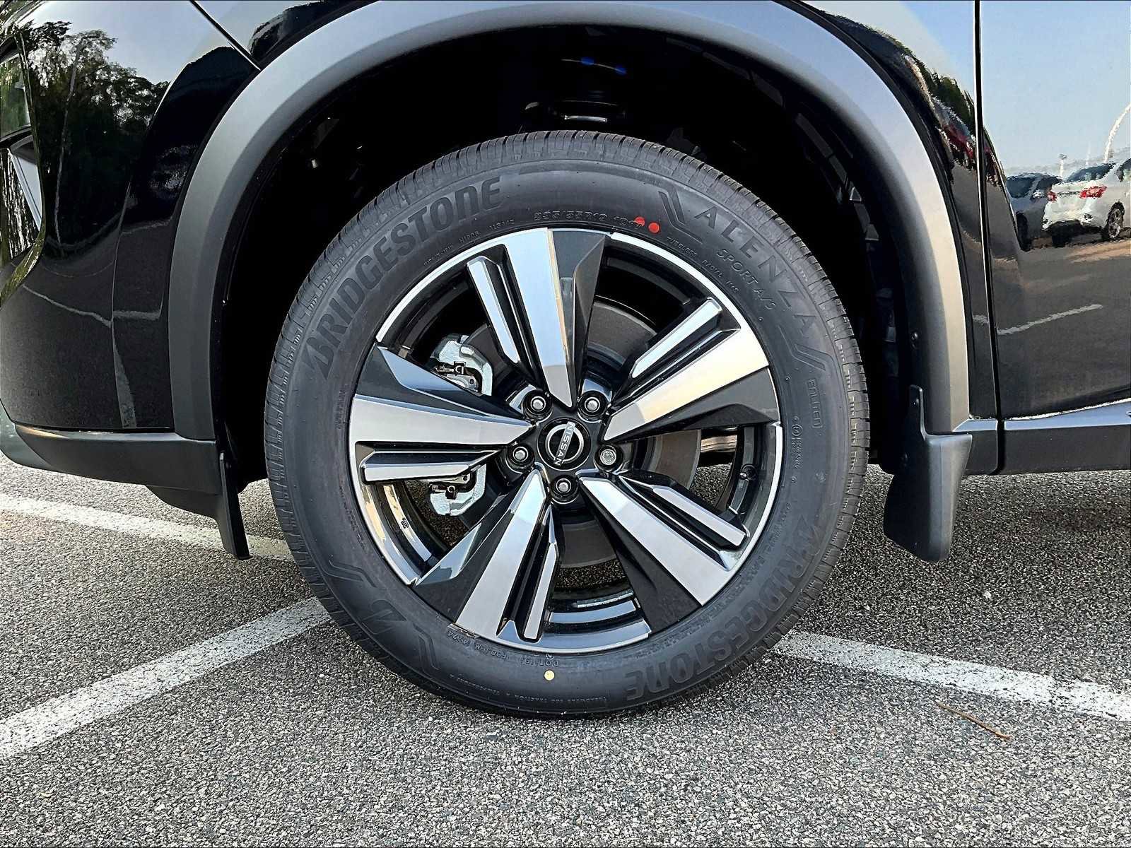 New 2025 Nissan Rogue SL w/ Tech Package image 8