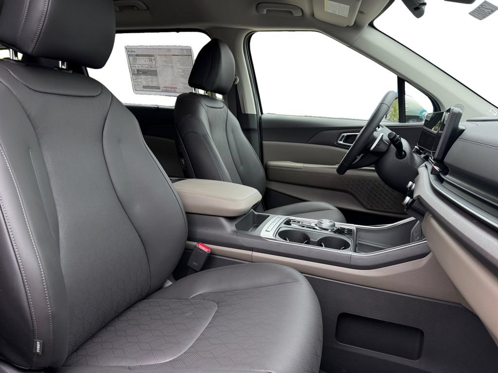 New 2026 Kia Carnival EX FWD image 15