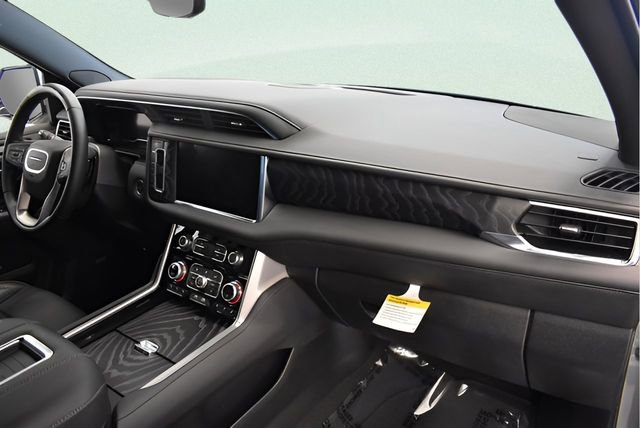Used 2024 GMC Yukon Denali w/ Denali Reserve Package image 18