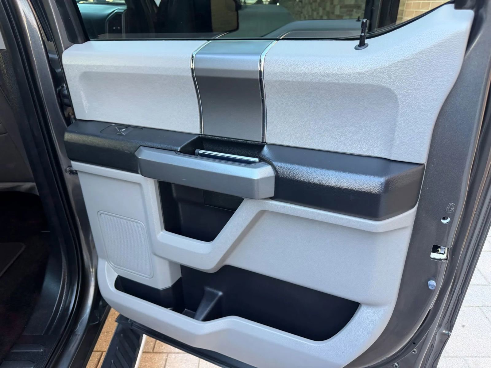 Used 2018 Ford F150 XLT w/ Equipment Group 302A Luxury AWD/4WD image 26