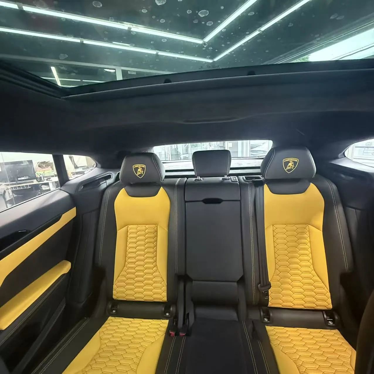 Used 2022 Lamborghini Urus image 25