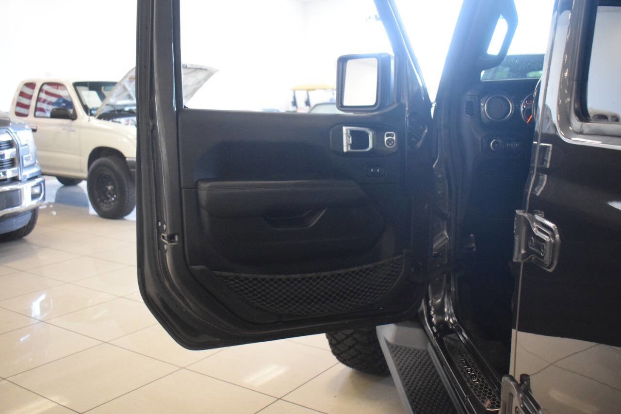 Used 2020 Jeep Wrangler Unlimited Sahara image 42