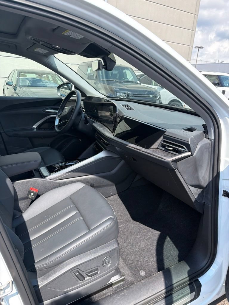 Used 2025 Audi Q5 Premium w/ Convenience Package AWD/4WD image 5