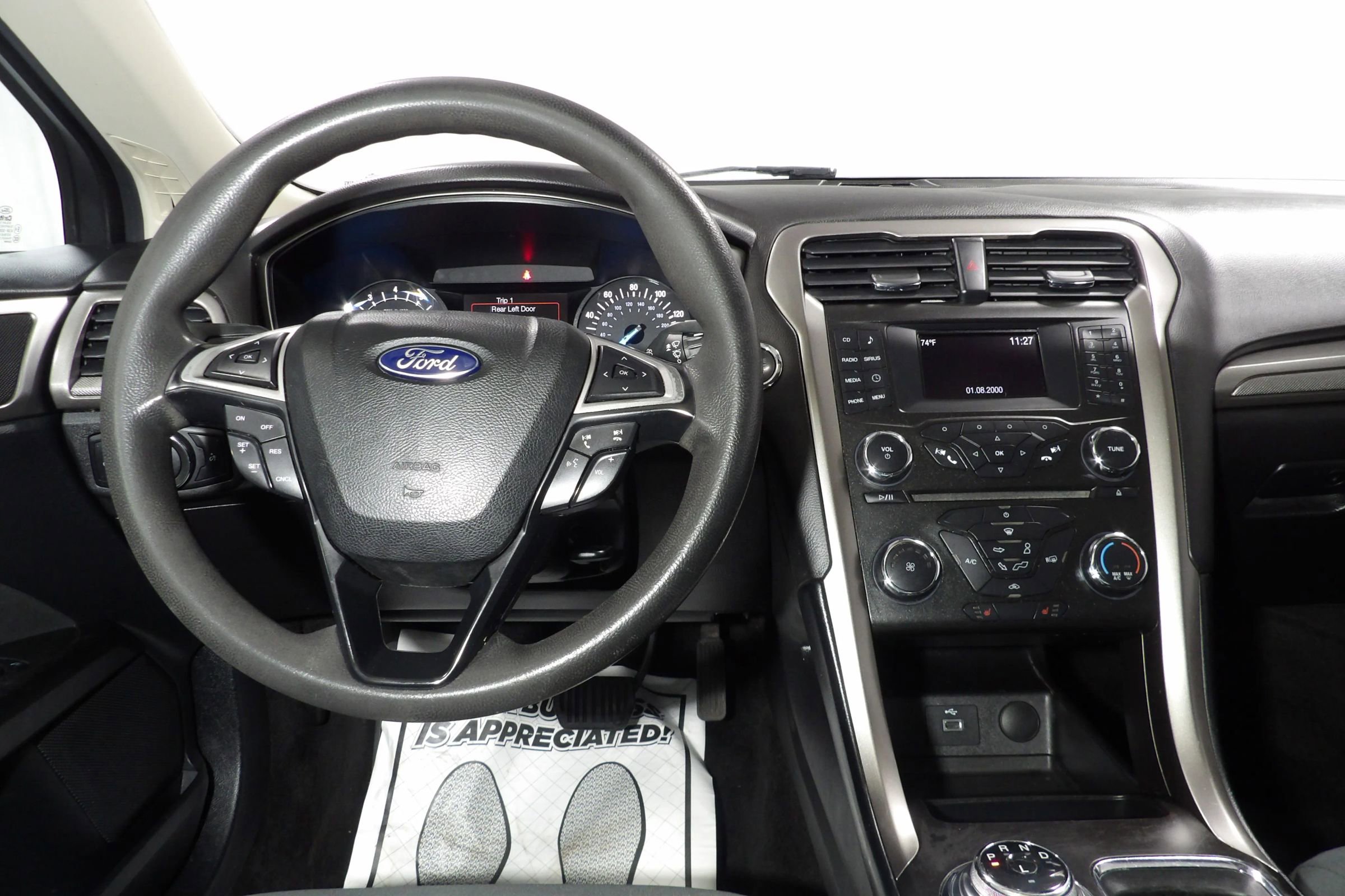 Used 2018 Ford Fusion SE FWD image 12
