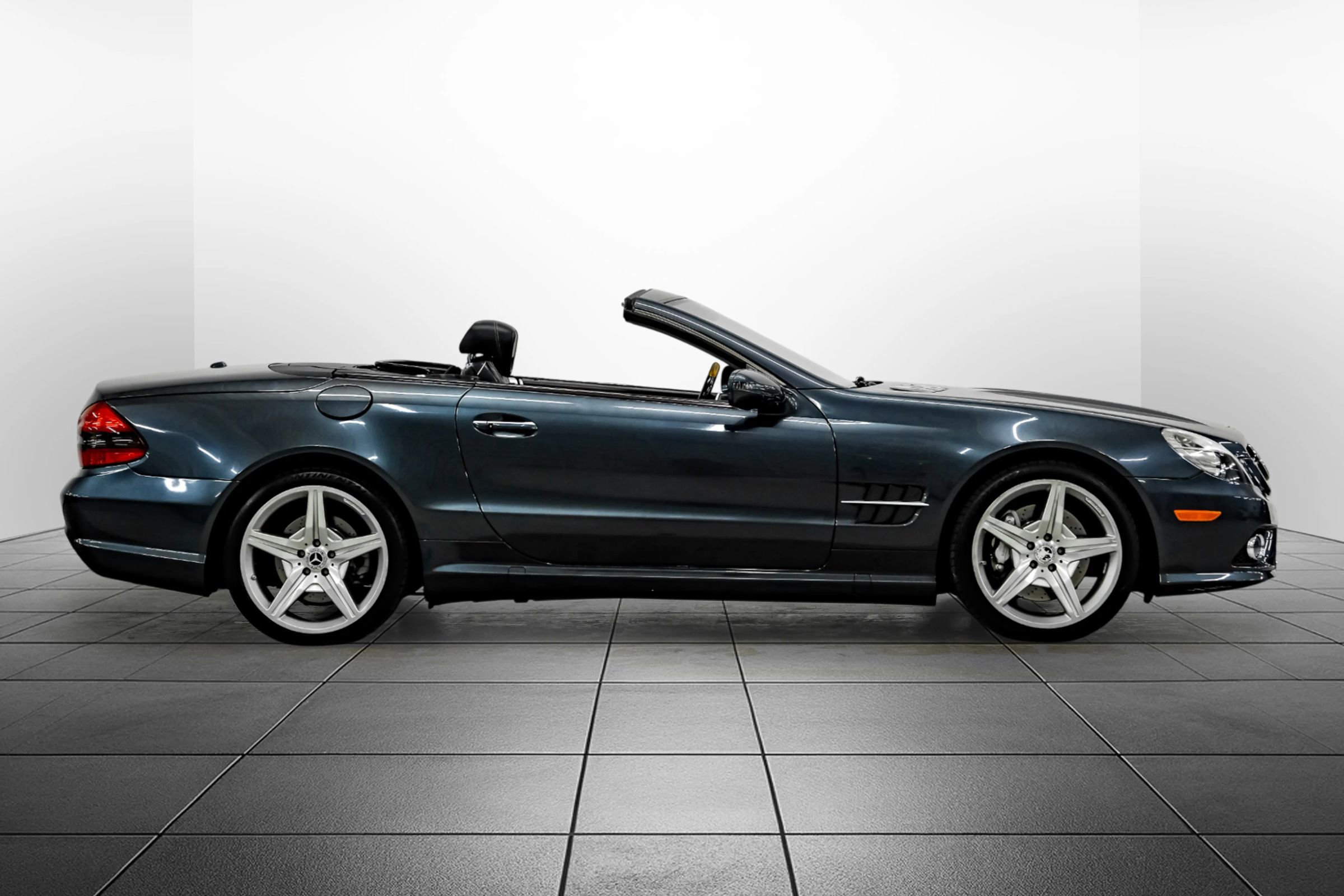 Used 2012 Mercedes-Benz SL 550 image 9