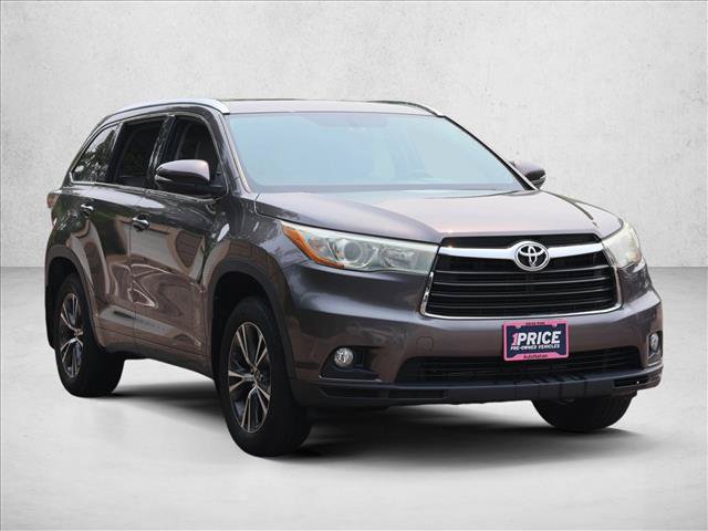 Used 2016 Toyota Highlander XLE AWD/4WD image 3
