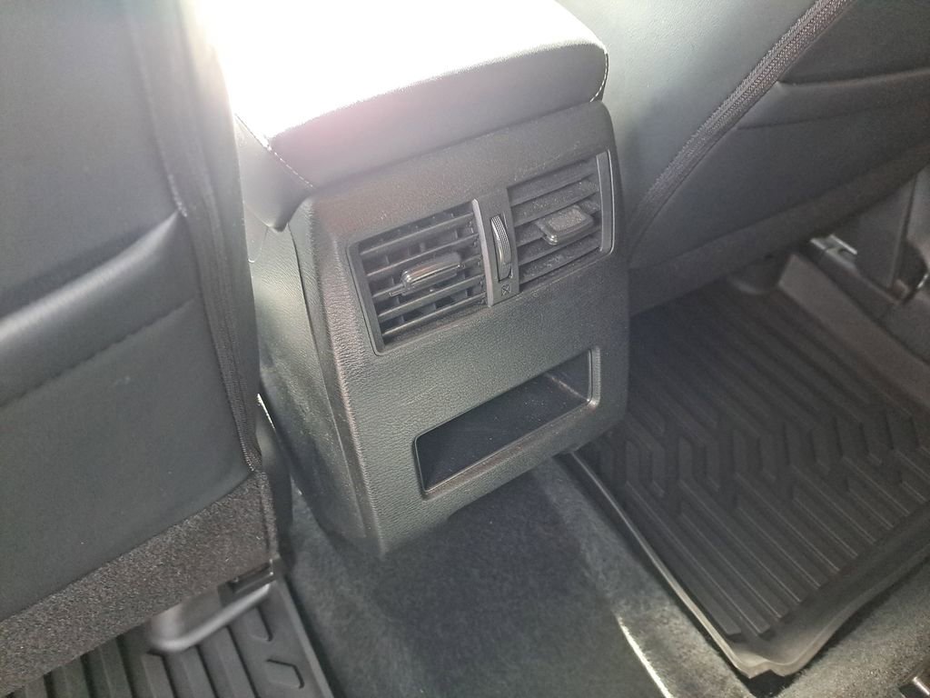 Used 2024 Mitsubishi Outlander SE image 17