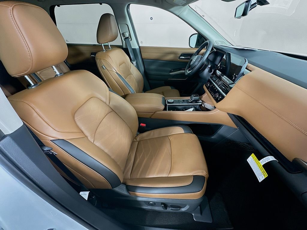 New 2025 Nissan Pathfinder Platinum image 38