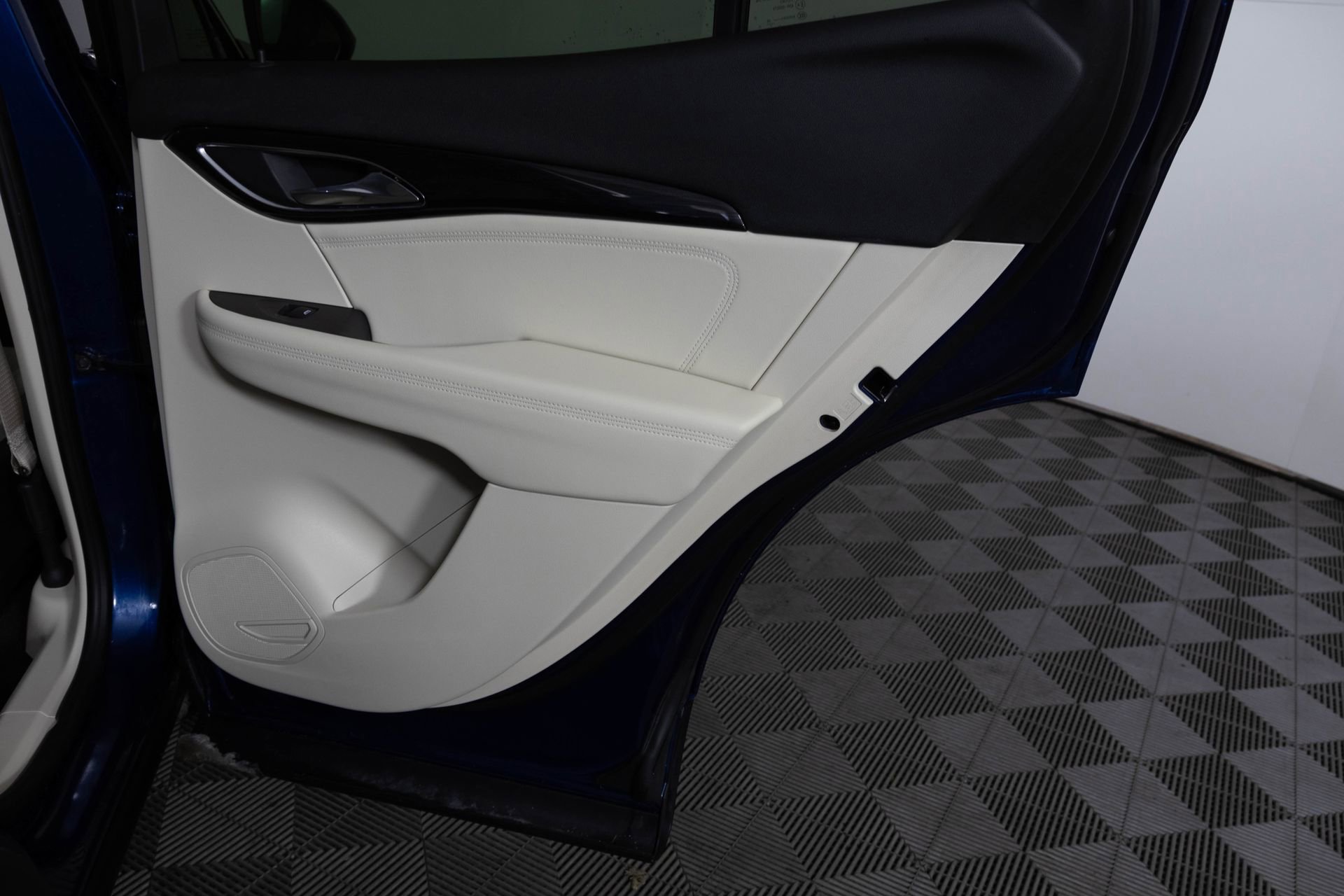 Used 2022 Buick Envision Essence w/ Safety Package image 35