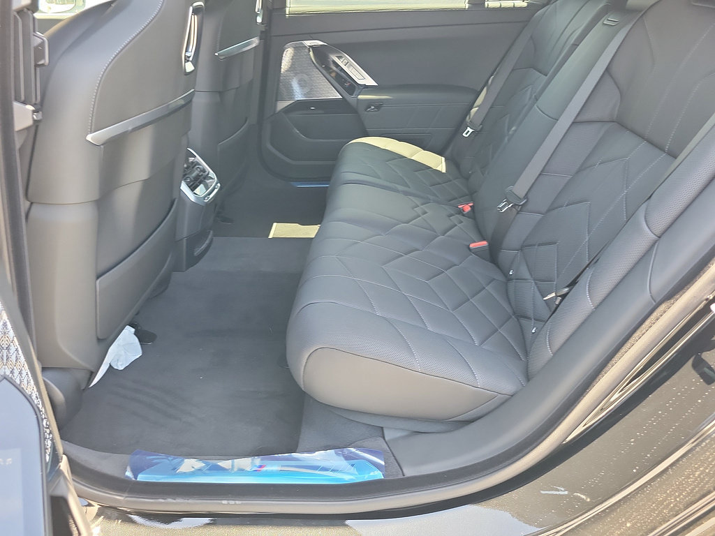 New 2026 BMW i7 M70 w/ Executive Package AWD/4WD image 11