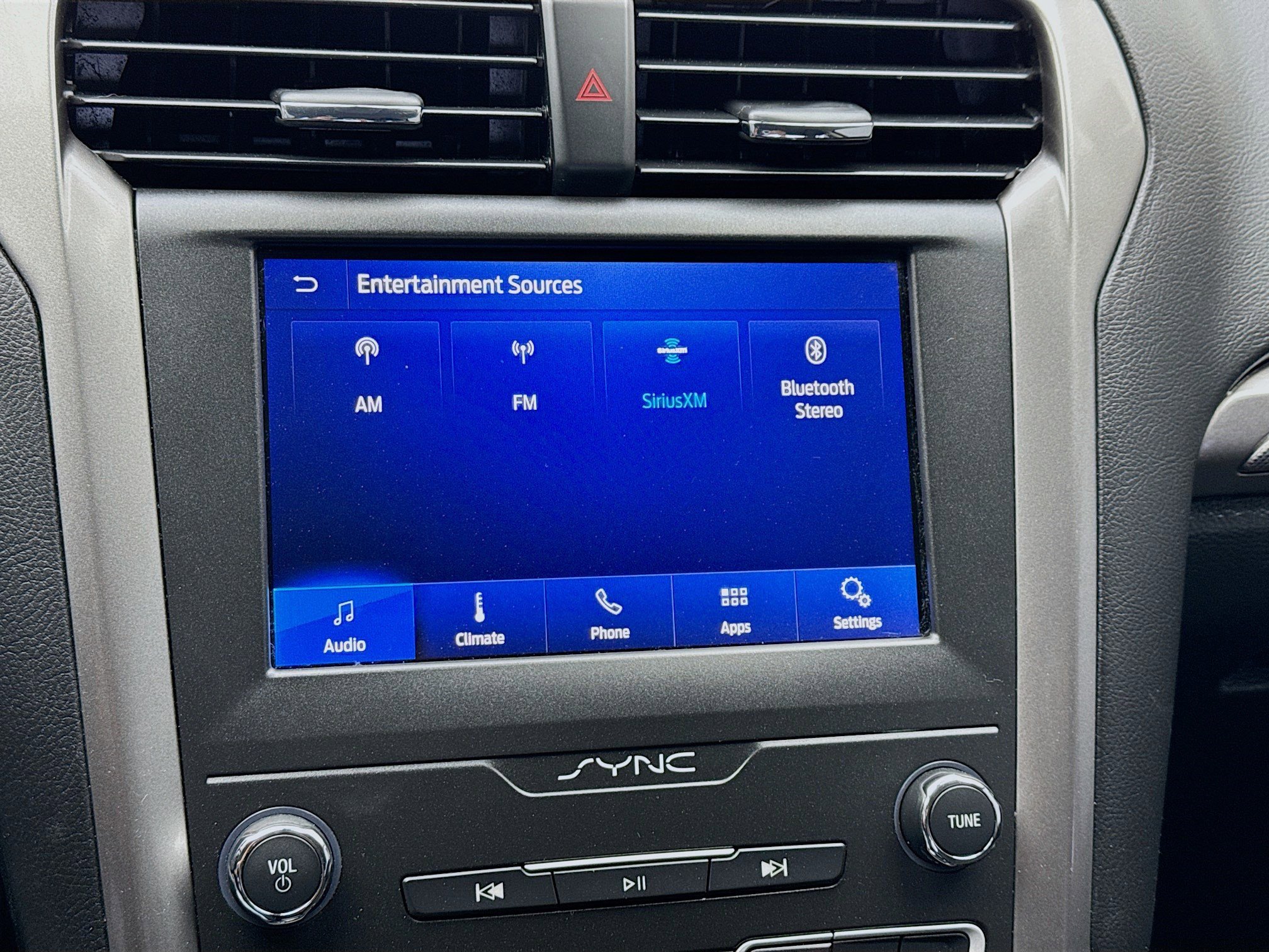 Used 2019 Ford Fusion SE FWD image 11