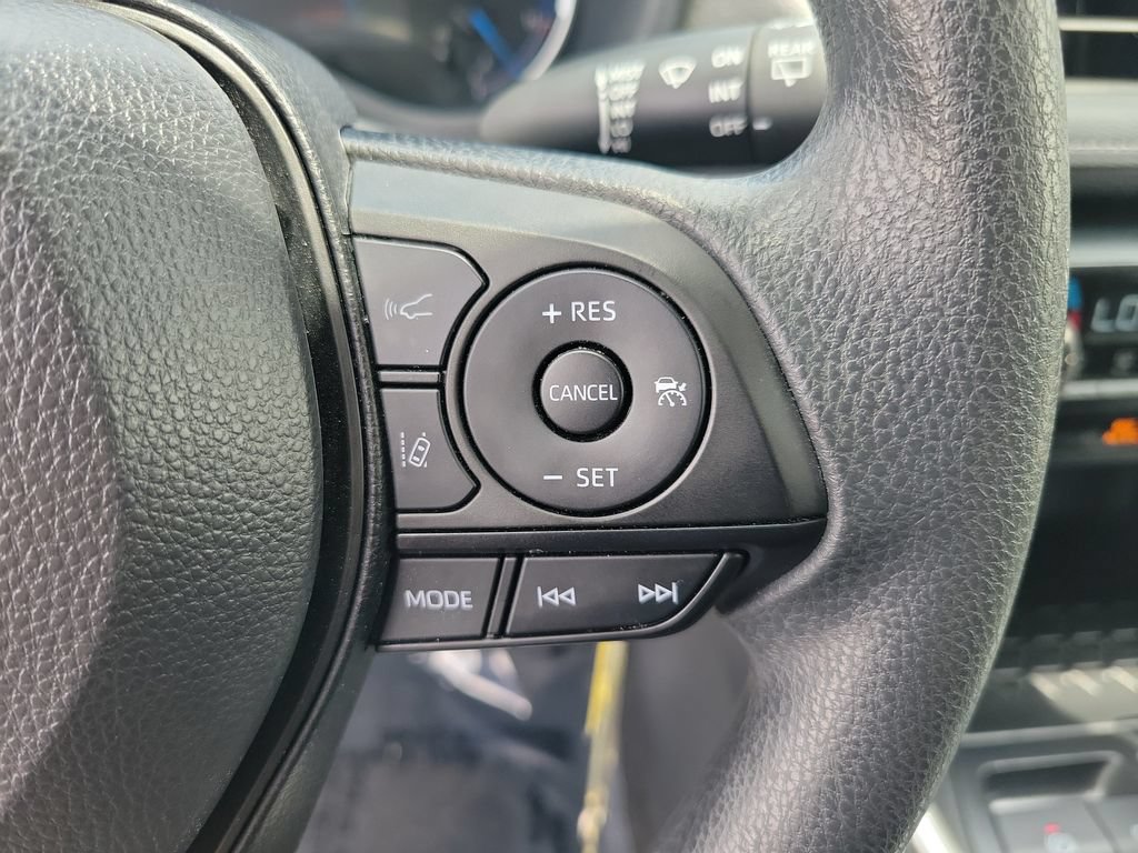 Used 2025 Toyota RAV4 LE AWD/4WD image 19