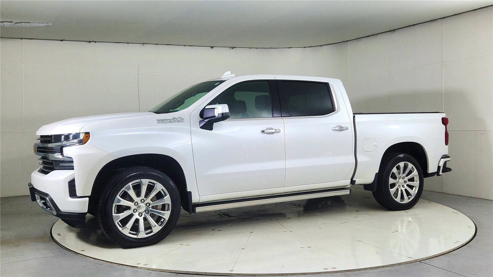 Used 2021 Chevrolet Silverado 1500 High Country image 3