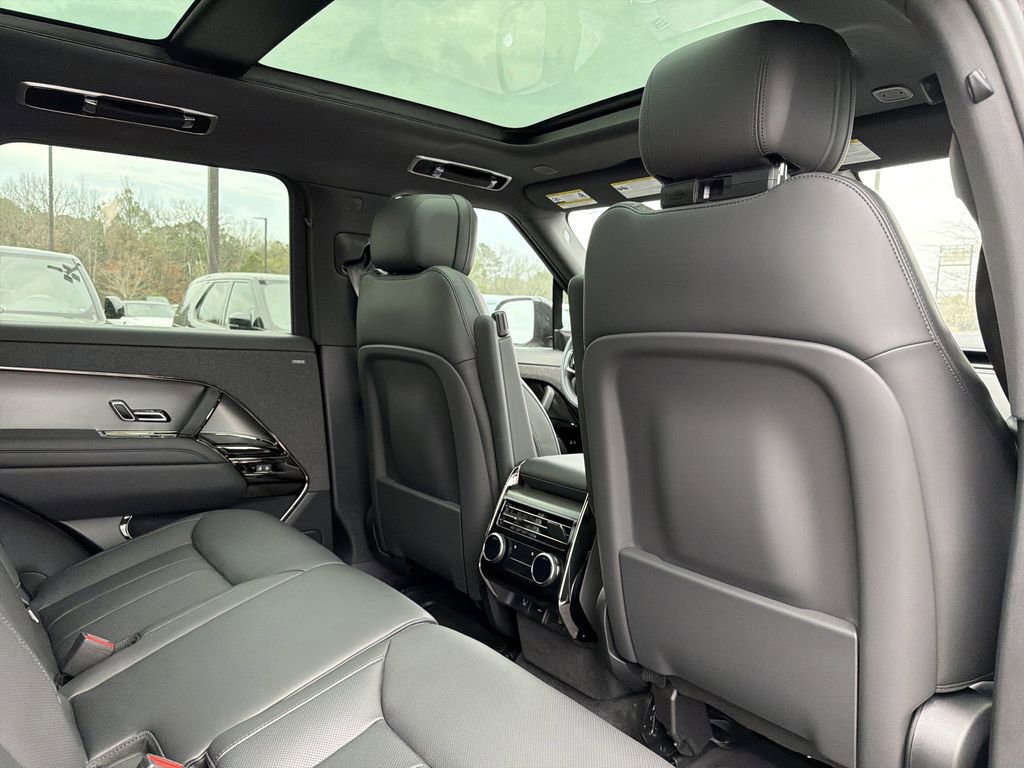 Used 2025 Land Rover Range Rover Sport SE image 15