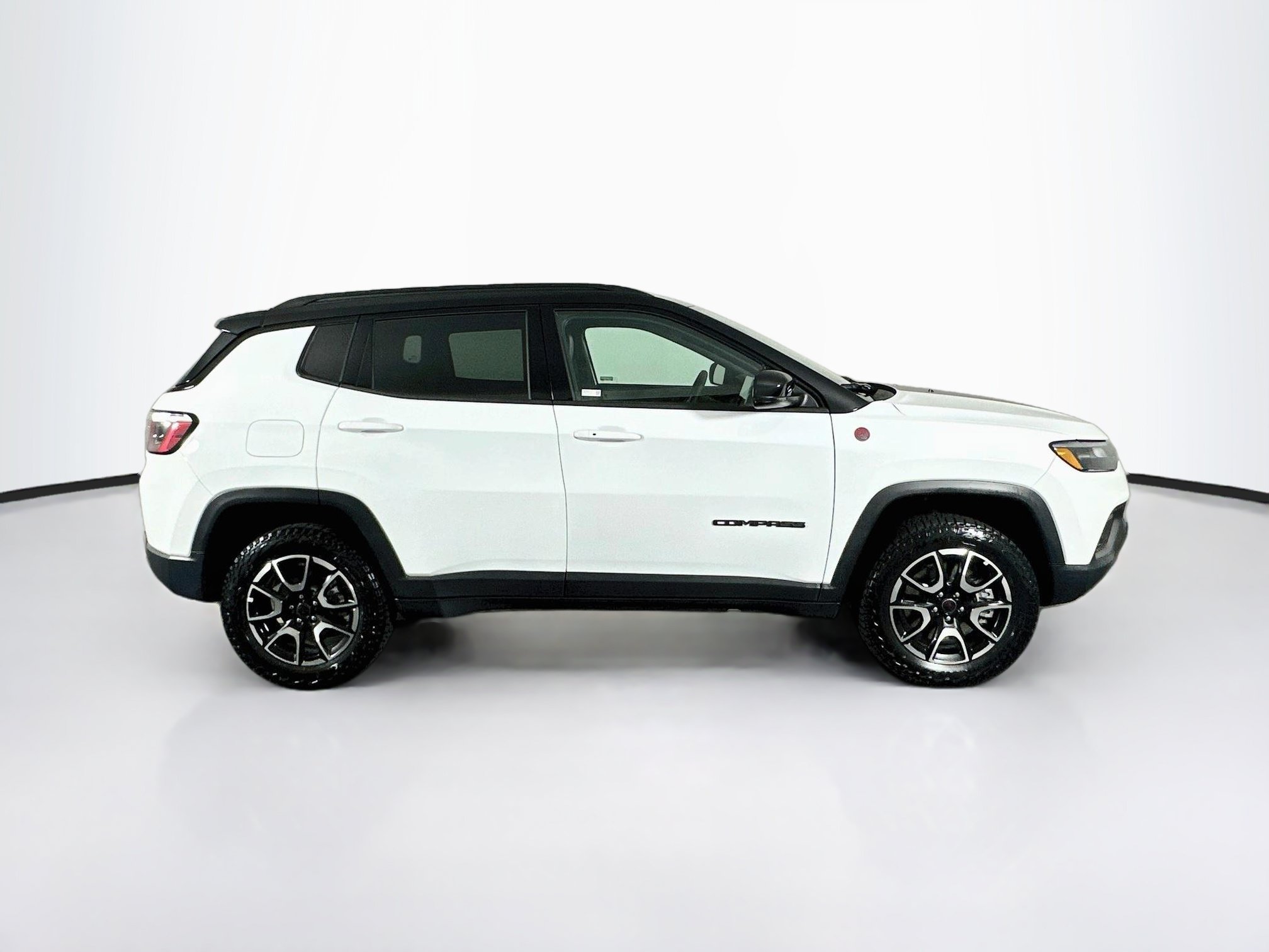 Used 2025 Jeep Compass Trailhawk AWD/4WD image 10