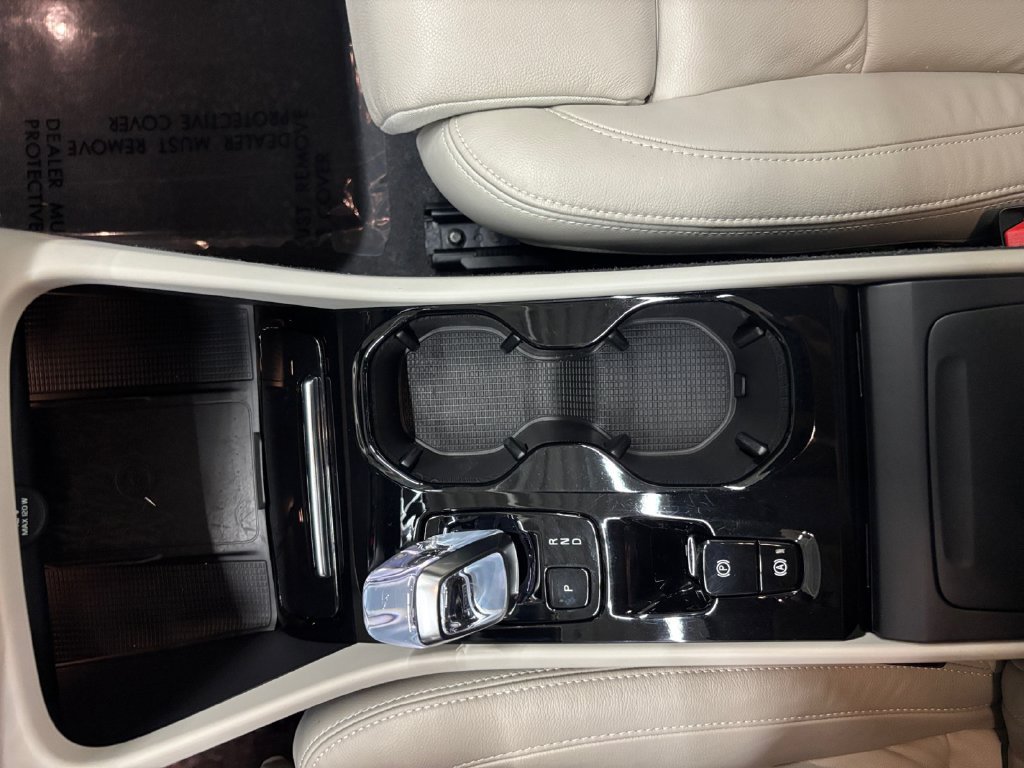 Certified 2024 Volvo XC40 B5 Ultimate w/ Protection Package Premier AWD/4WD image 23