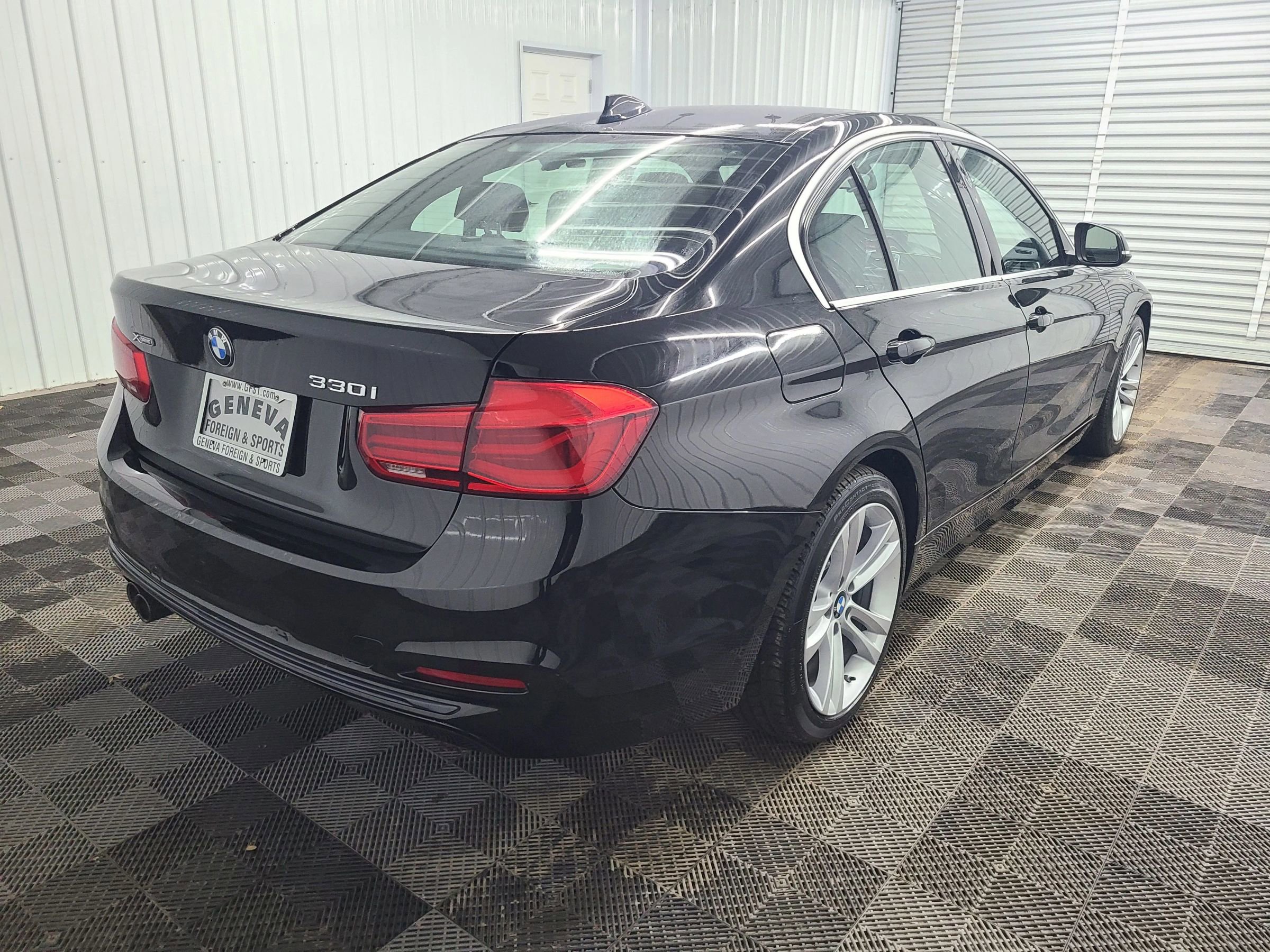 Used 2018 BMW 330i xDrive Sedan w/ Convenience Package image 11