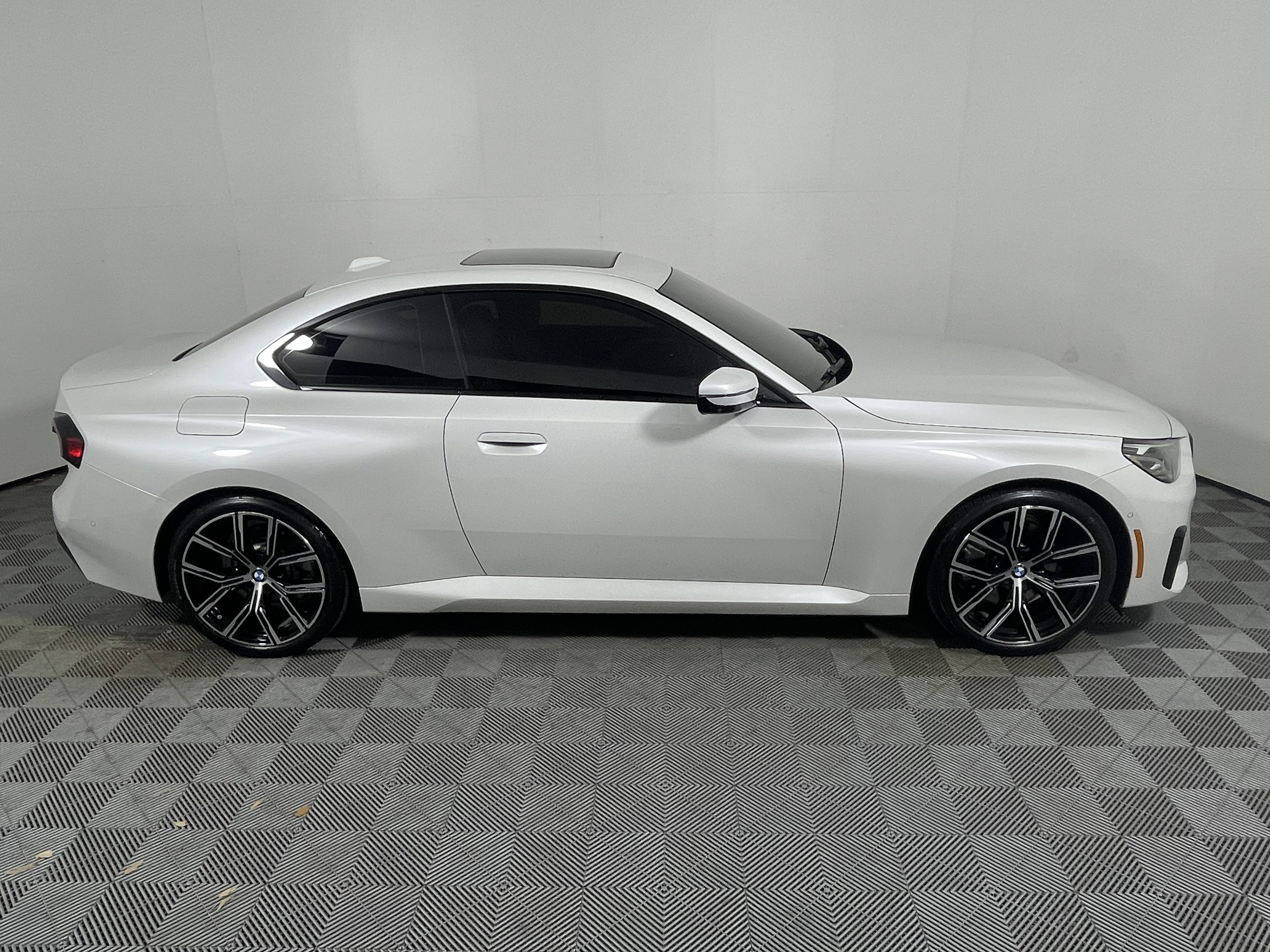 Used 2023 BMW 230i Coupe w/ Premium Package image 6