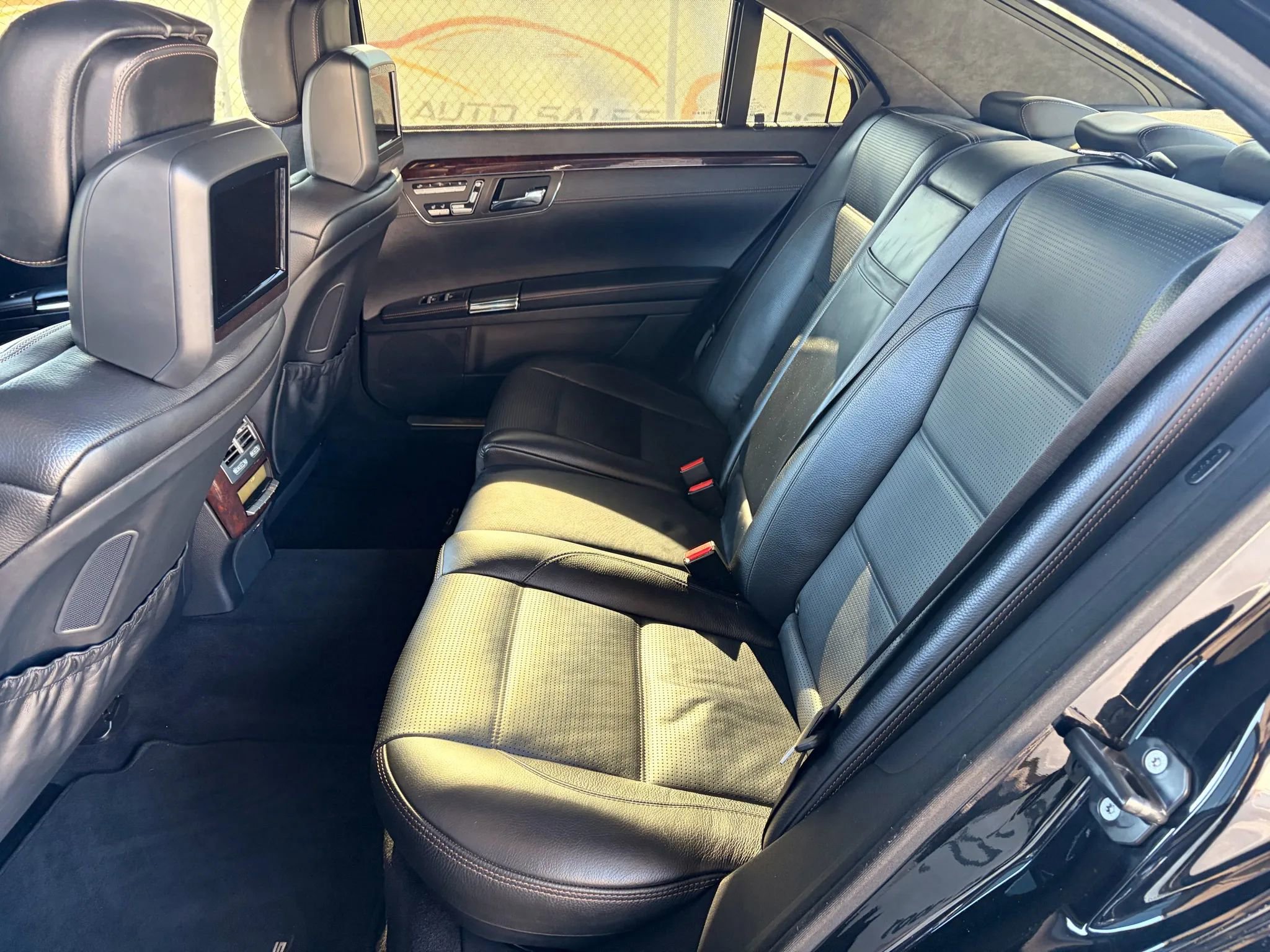 Used 2011 Mercedes-Benz S 63 AMG image 23