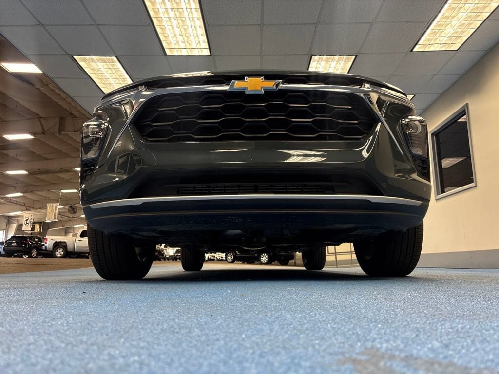 Certified 2025 Chevrolet Trax LT FWD image 13