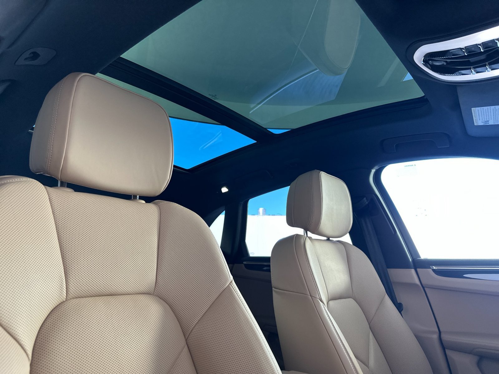 Certified 2026 Porsche Macan AWD/4WD image 19