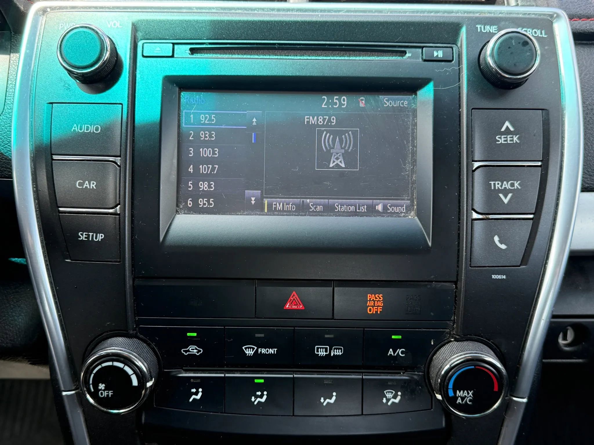 Used 2016 Toyota Camry SE image 25