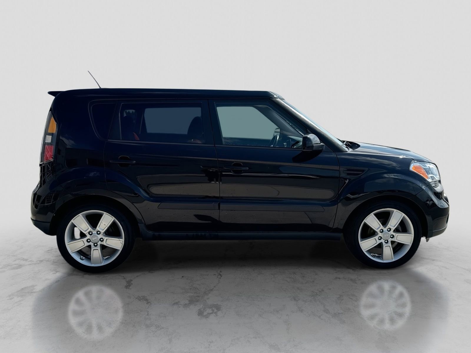 Used 2011 Kia Soul Sport FWD image 9