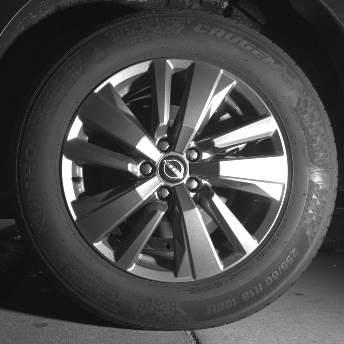 Used 2025 Nissan Pathfinder SV image 14