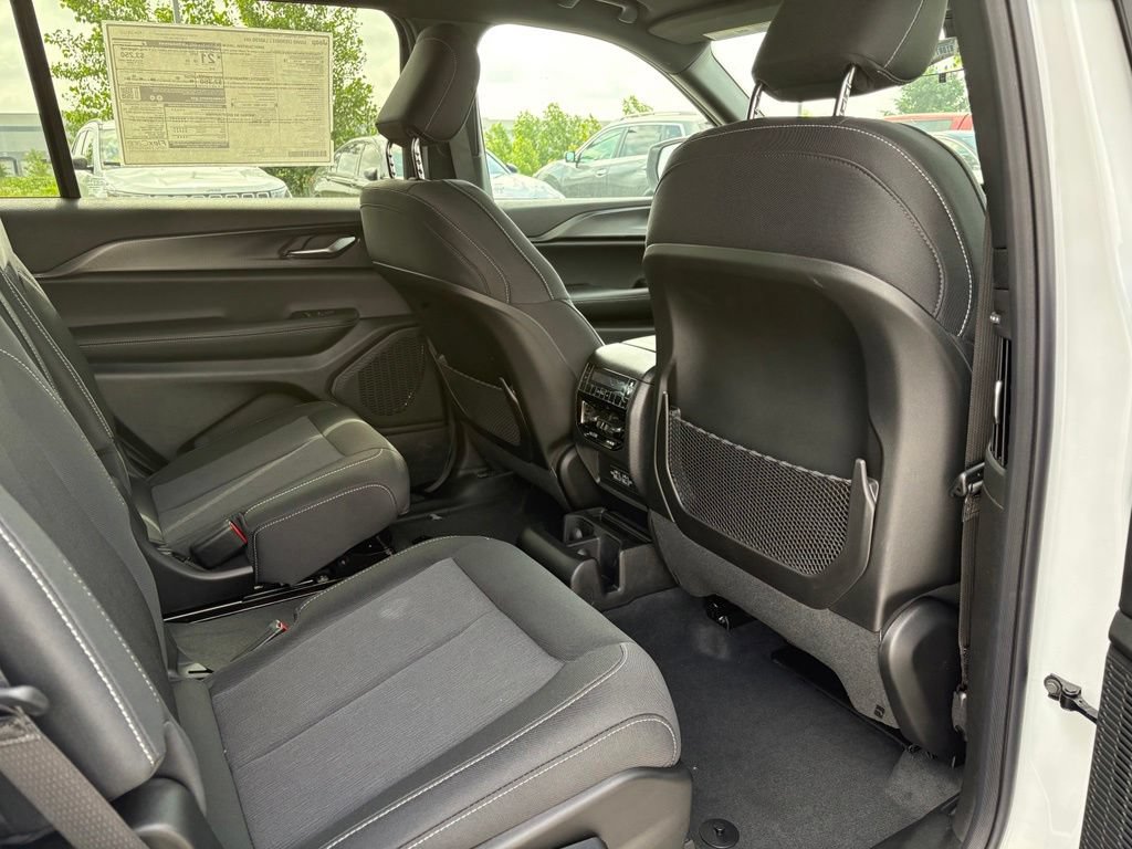 New 2026 Jeep Grand Cherokee L Laredo AWD/4WD image 13