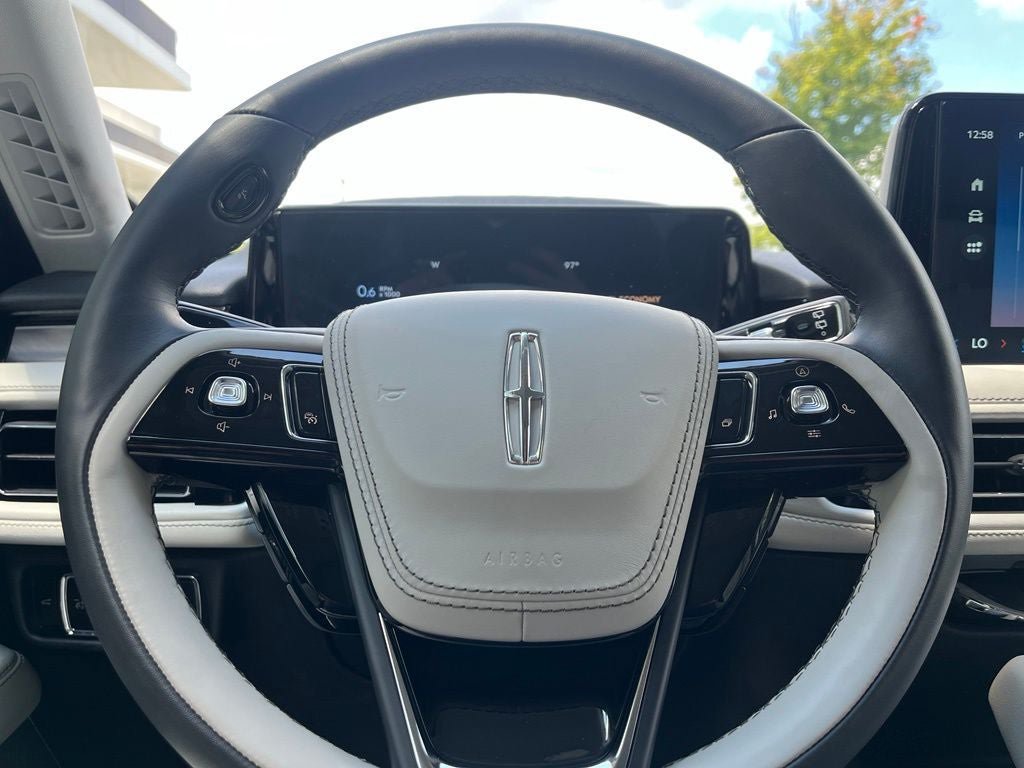 Used 2026 Lincoln Aviator AWD image 27