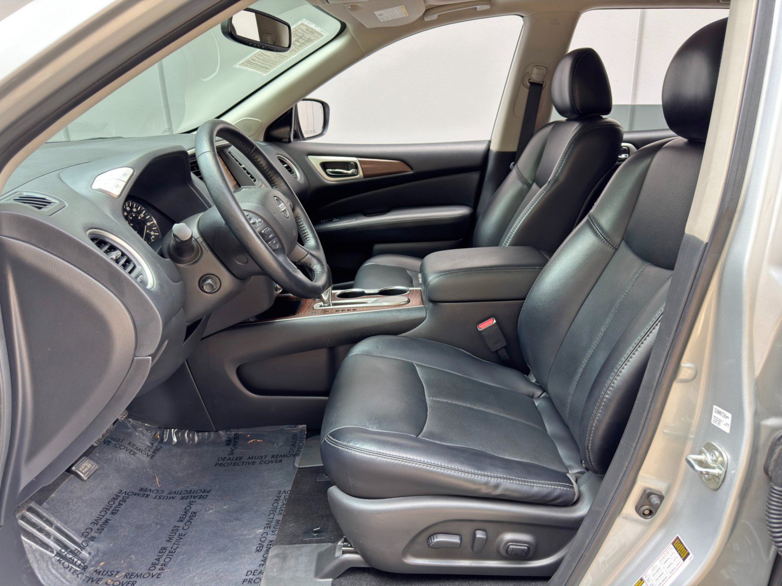 Used 2020 Nissan Pathfinder Platinum FWD image 15