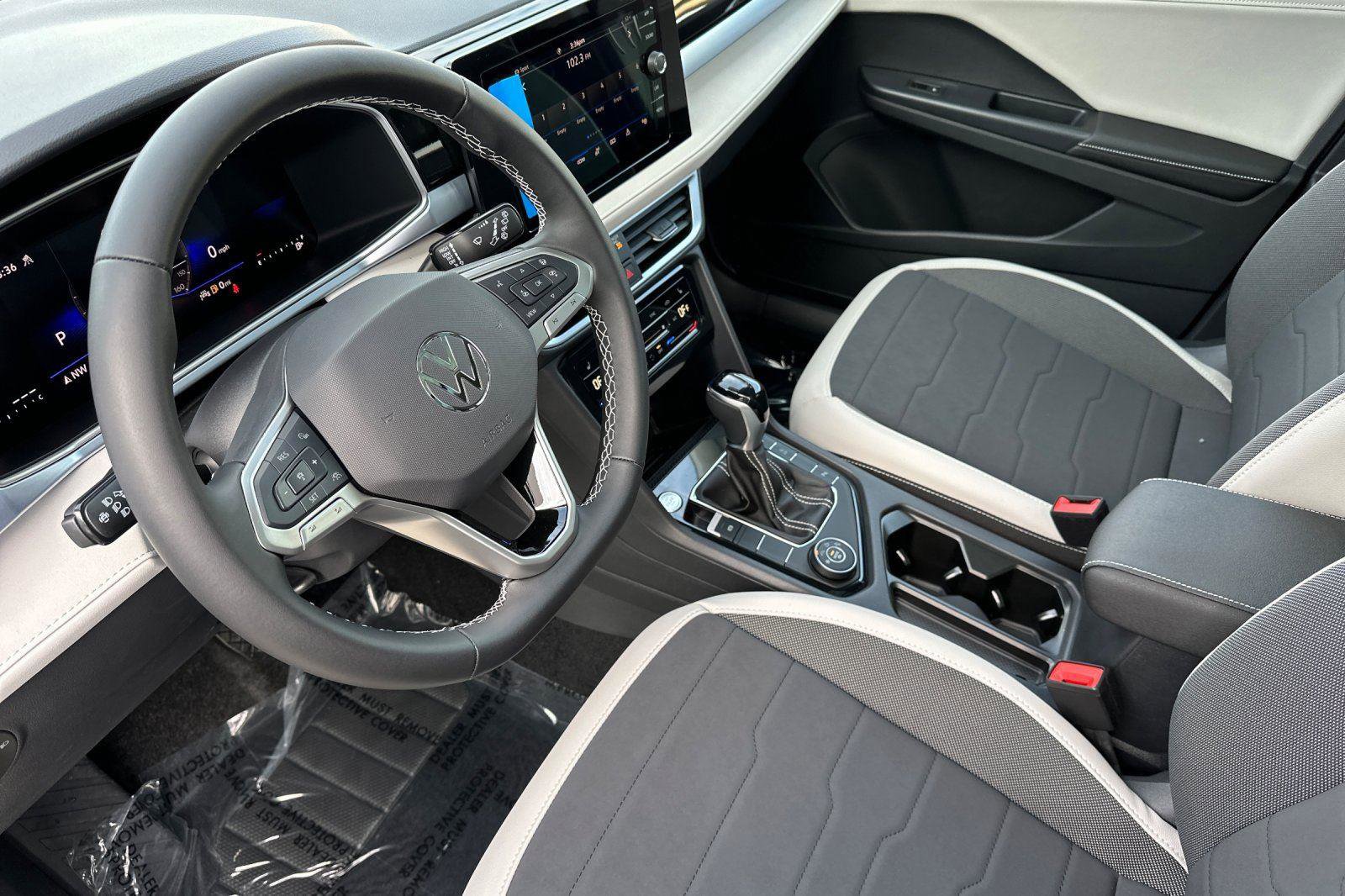 New 2026 Volkswagen Taos SE image 9