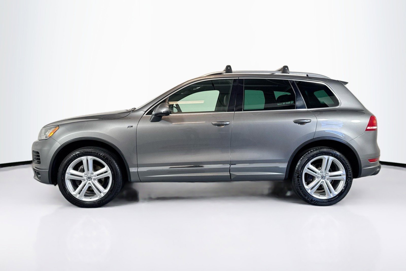 Used 2014 Volkswagen Touareg Sport AWD/4WD image 8