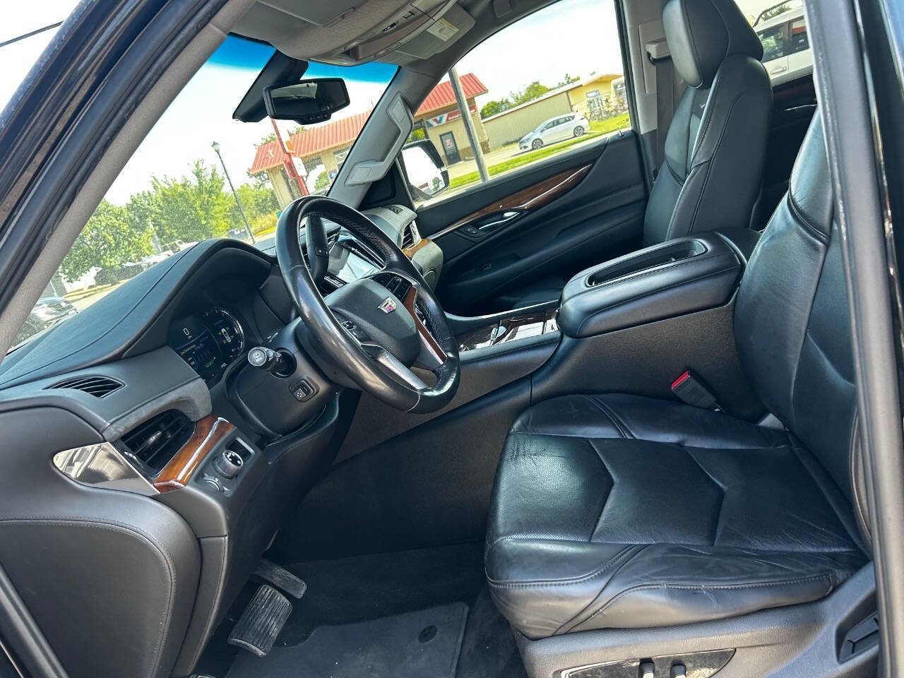 Used 2017 Cadillac Escalade 2WD image 10