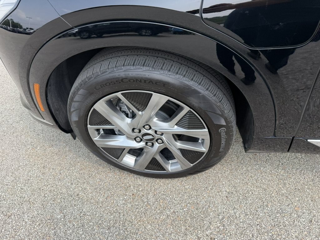 Certified 2025 Cadillac Optiq Luxury 2 w/ LPO, Floor Liner Package AWD/4WD image 16