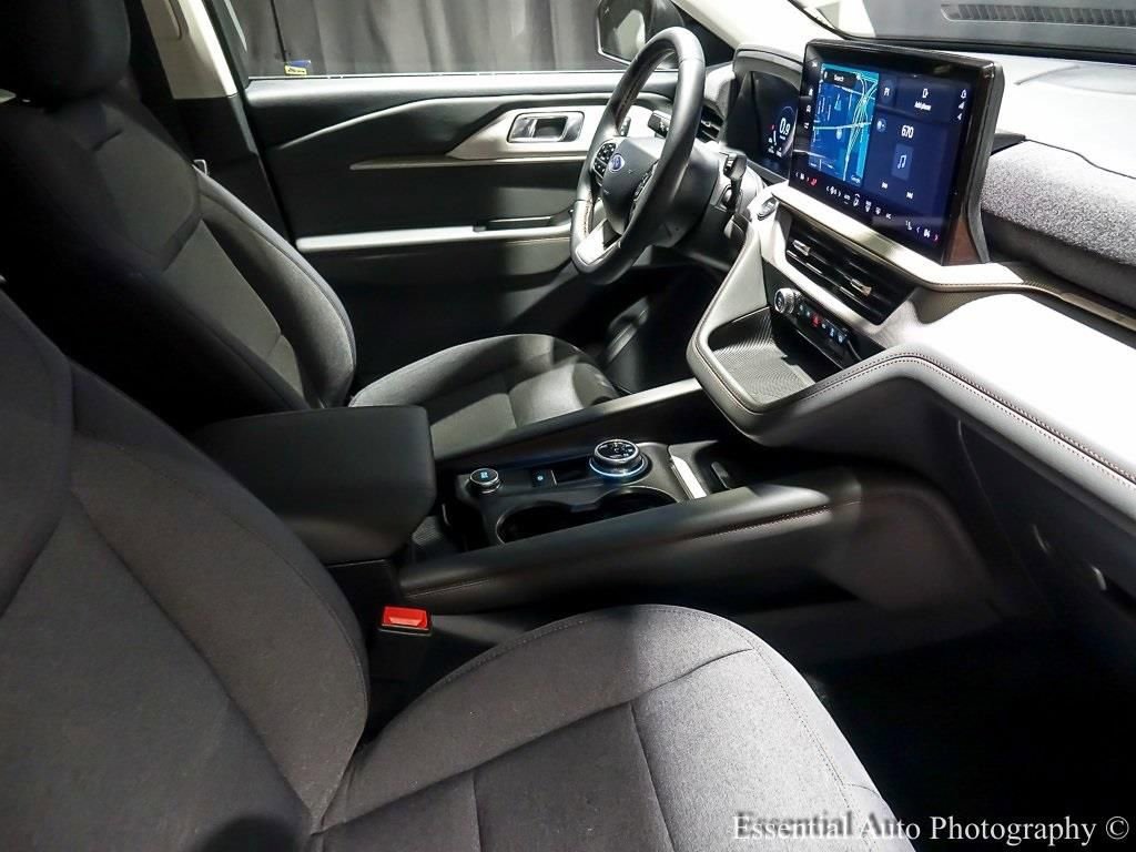 Used 2025 Ford Explorer Active image 30