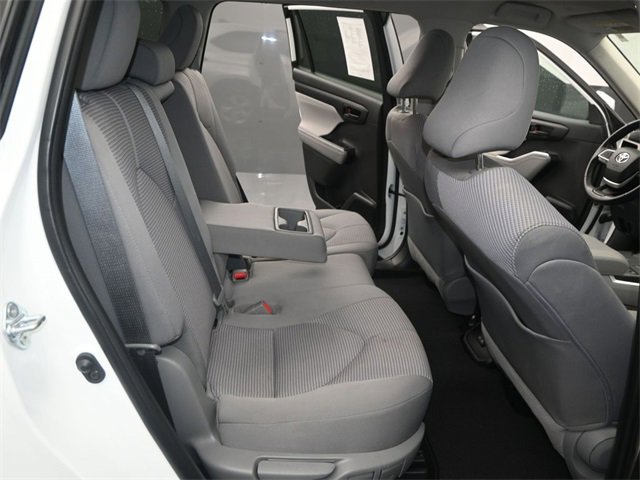 Used 2022 Toyota Highlander LE image 17