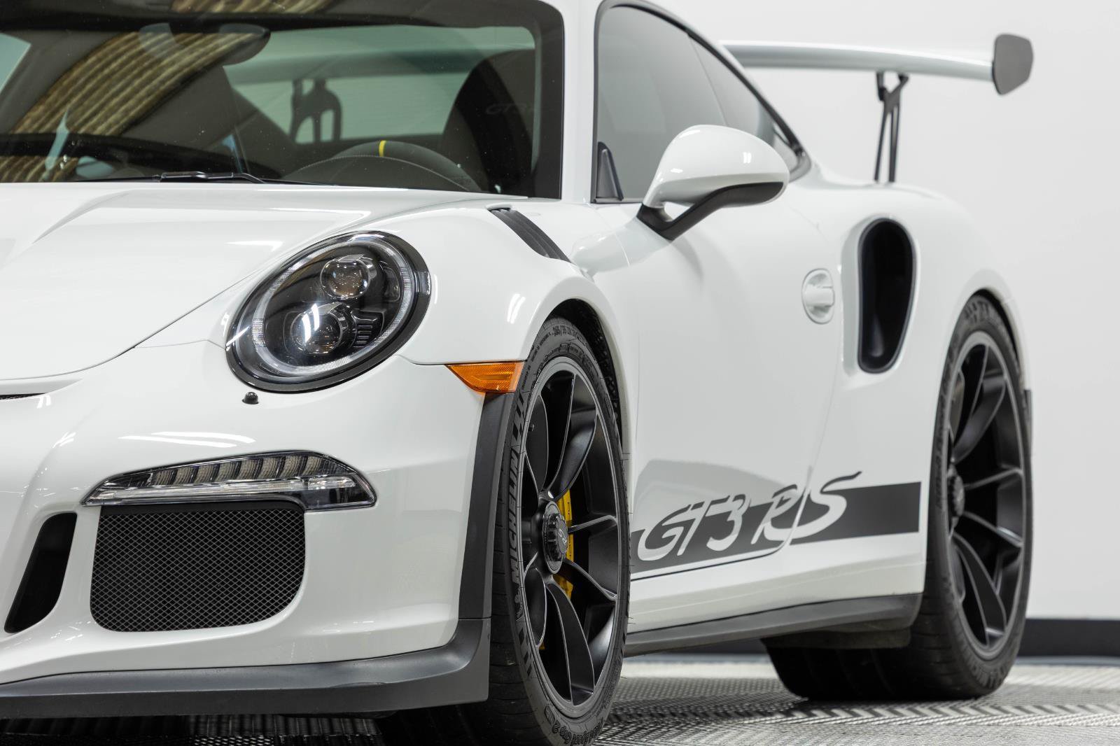 Used 2016 Porsche 911 GT3 RS RWD image 9