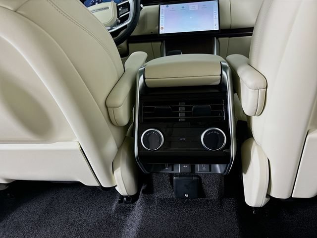 New 2026 Land Rover Range Rover Long Wheelbase SE AWD/4WD image 24