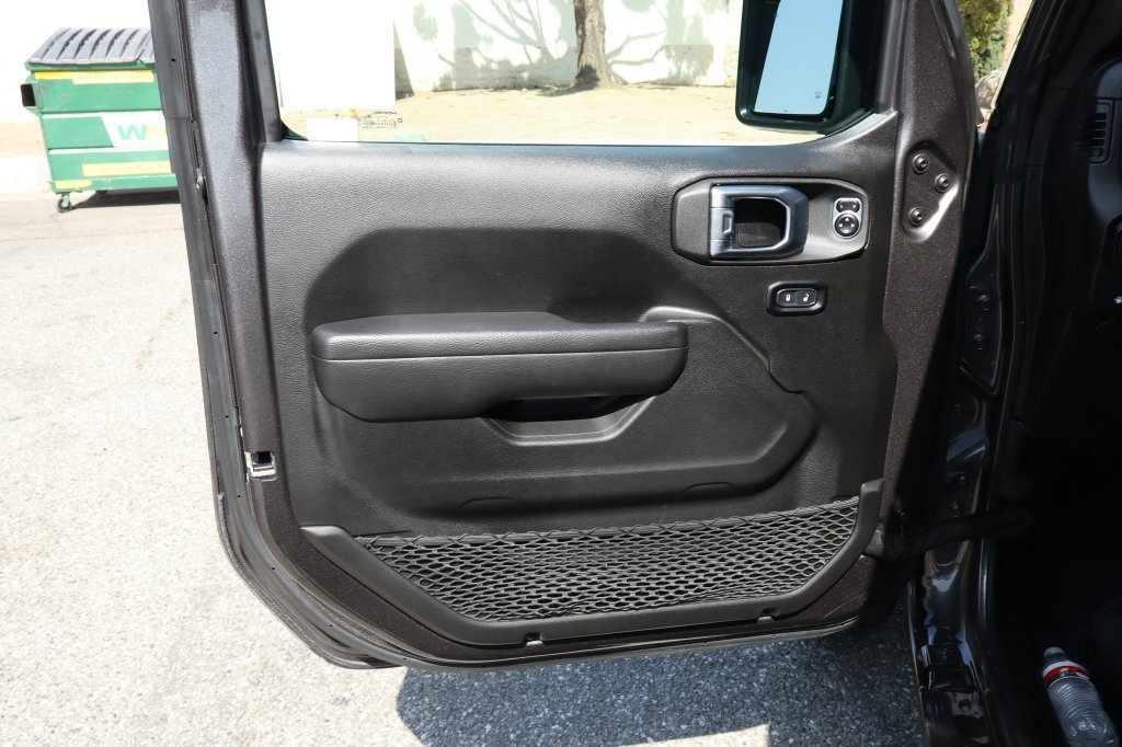 Used 2024 Jeep Wrangler Unlimited w/ Convenience Group AWD/4WD image 18