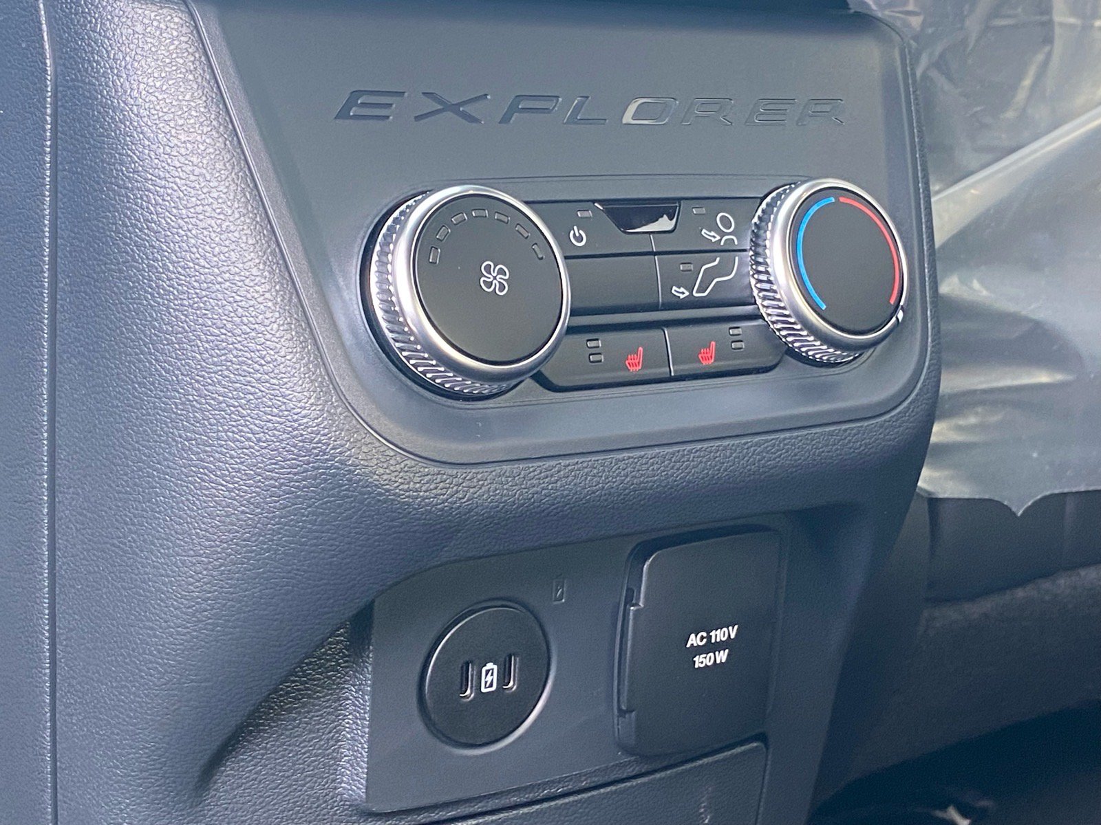 New 2026 Ford Explorer ST-Line w/ ST-Line Street Pack AWD/4WD image 16