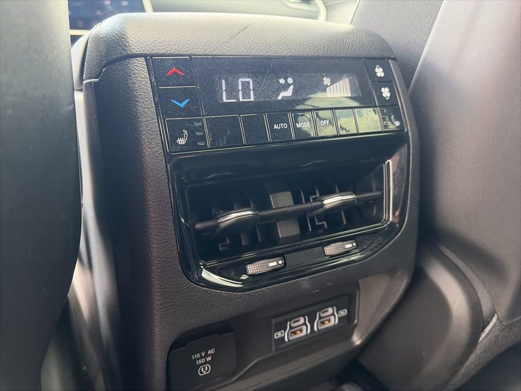 Used 2024 Jeep Grand Cherokee L Limited w/ Luxury Tech Group II AWD/4WD image 28