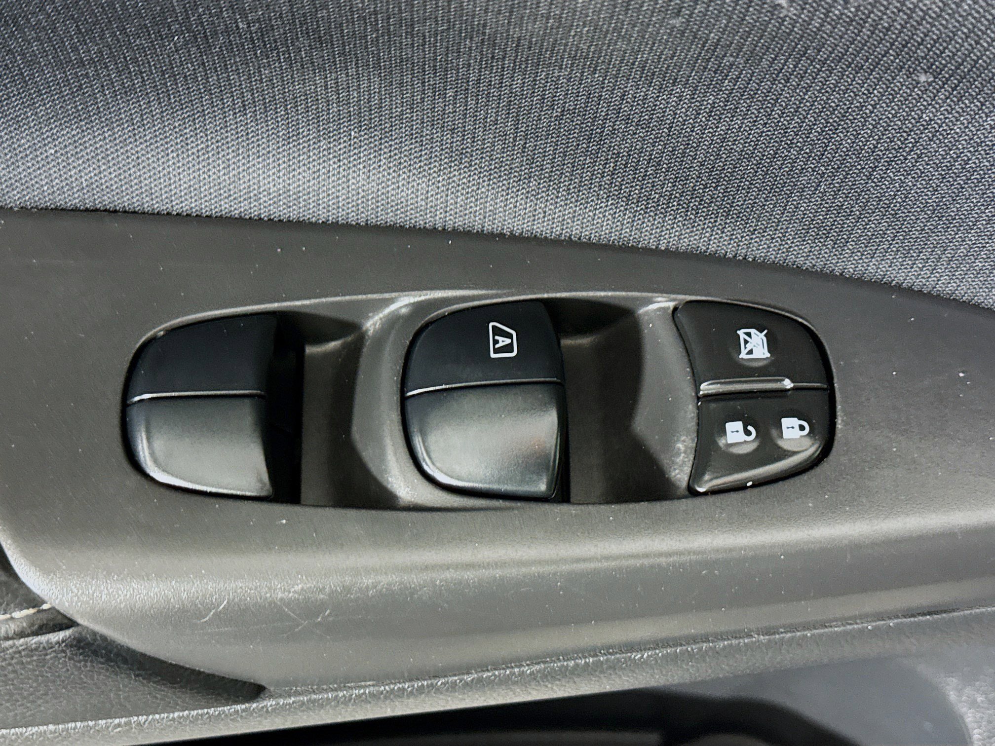 Used 2018 Nissan Sentra SV w/ Premium Package (P01) image 24