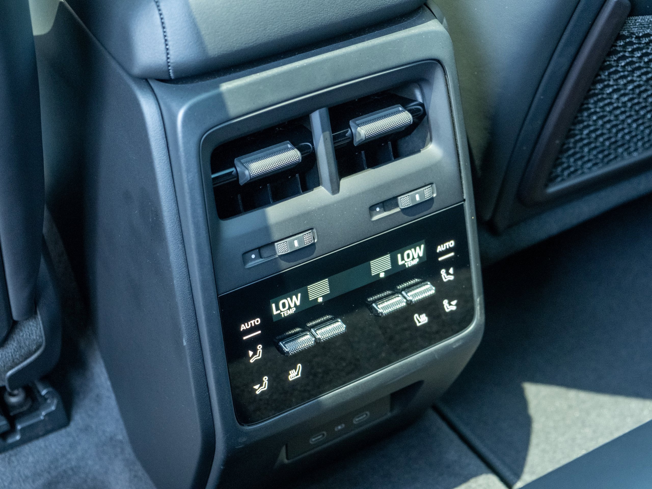 Used 2025 Porsche Macan Electric image 31