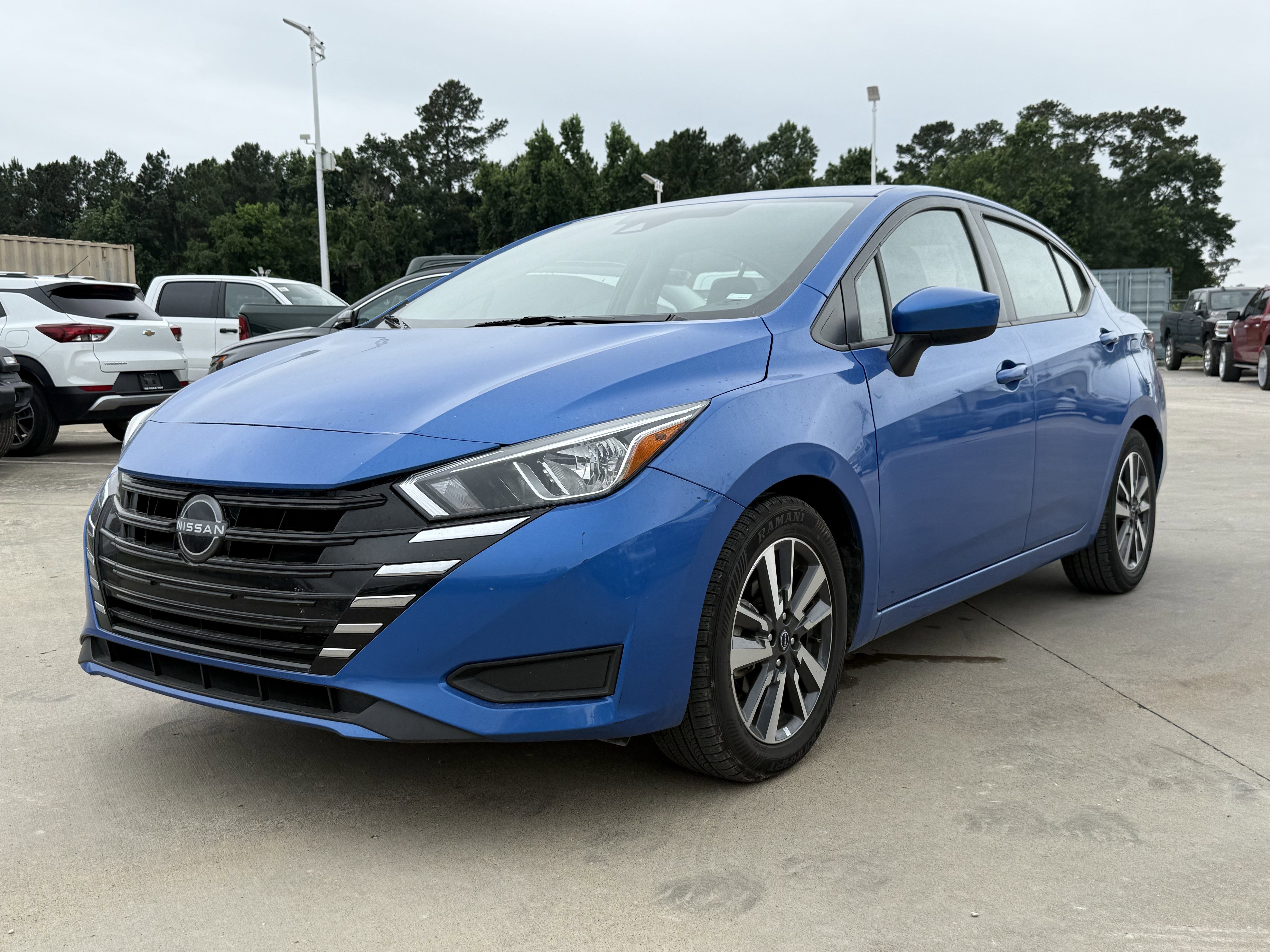 Used 2023 Nissan Versa SV FWD image 9